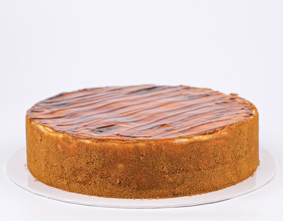 CARAMEL MACADAMIA CHEESECAKE